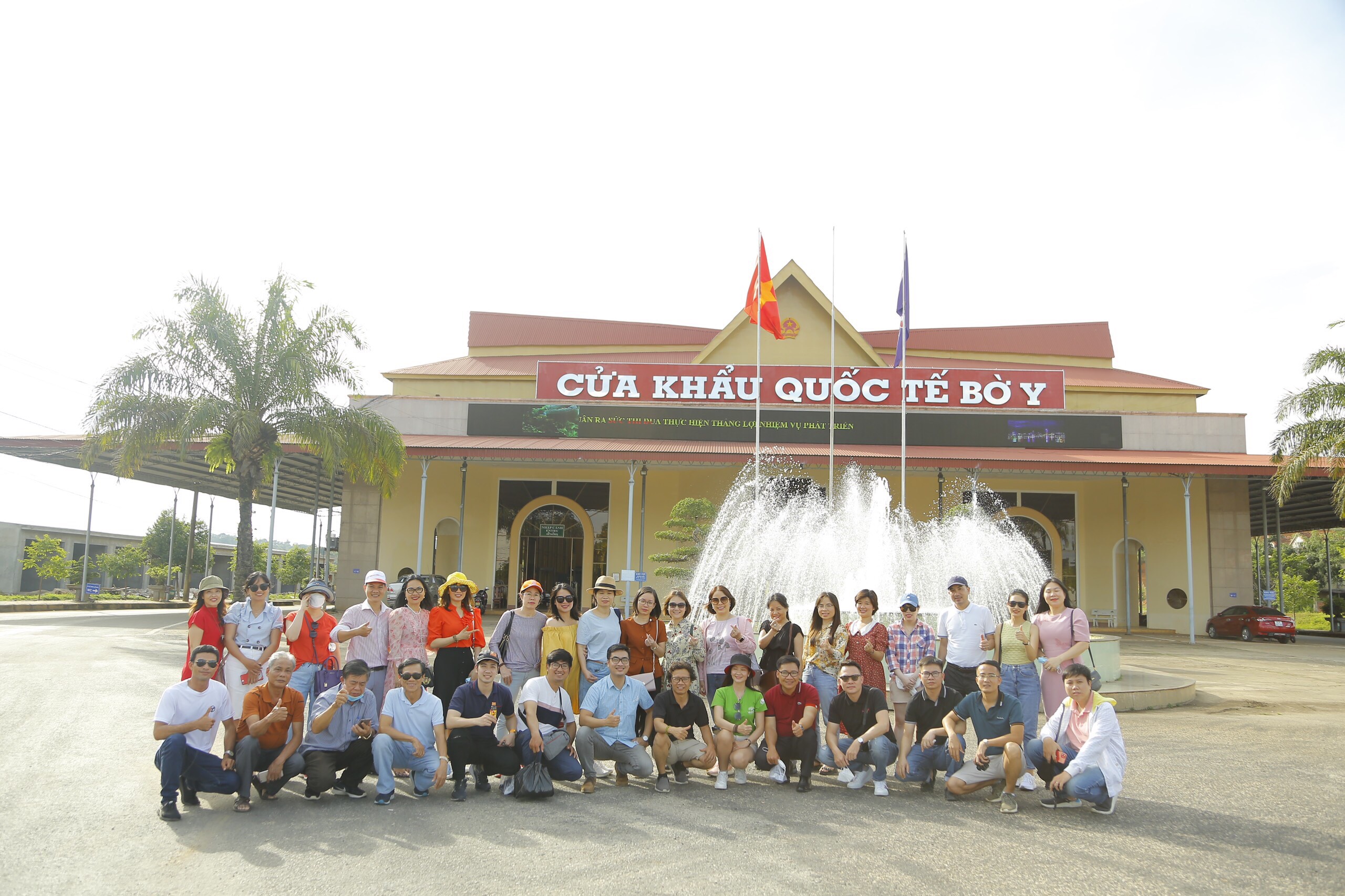 Đoàn khảo sát tham quan cửa khẩu quốc tế Bờ Y, Kon Tum